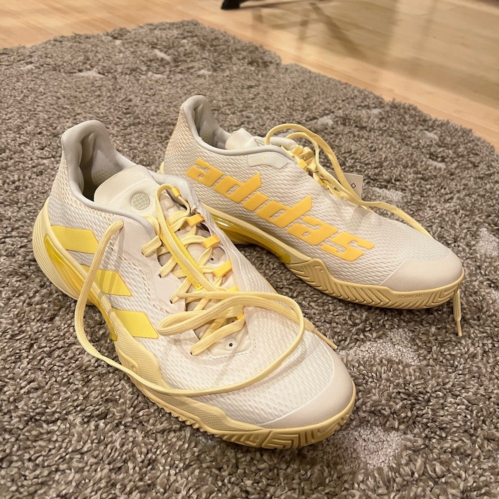Adidas Men’s Barricade Tennis Shoes NWT in box size 10.5